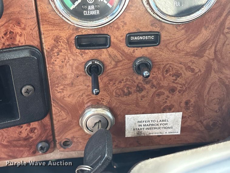 image for item EG8908 2006 Peterbilt 335 water truck