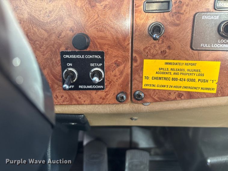 image for item EG8908 2006 Peterbilt 335 water truck