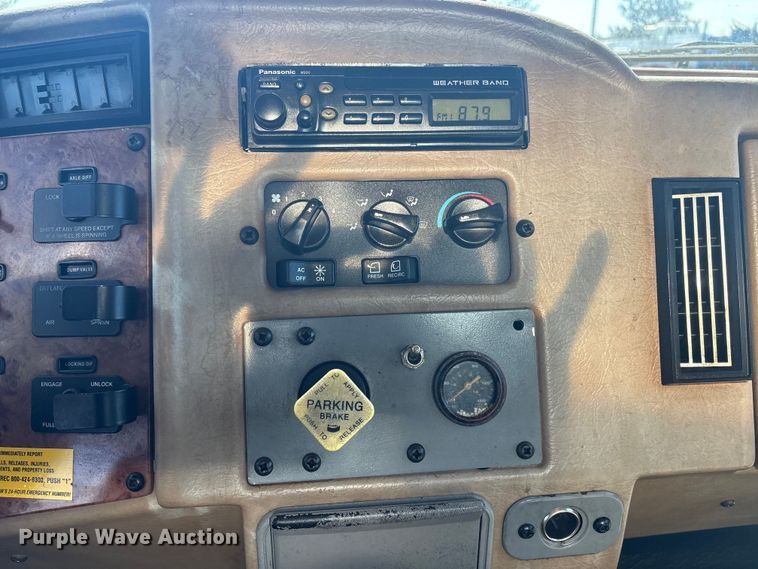 image for item EG8908 2006 Peterbilt 335 water truck