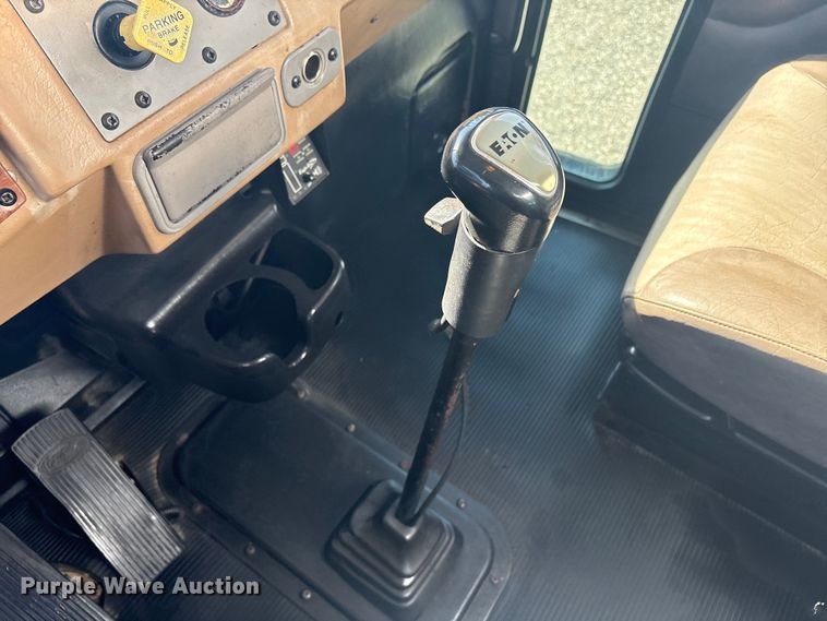 image for item EG8908 2006 Peterbilt 335 water truck