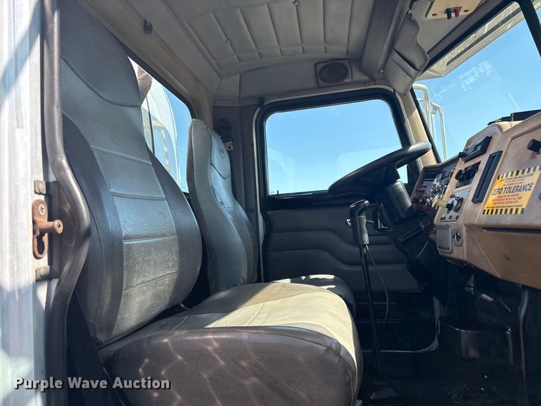 image for item EG8908 2006 Peterbilt 335 water truck