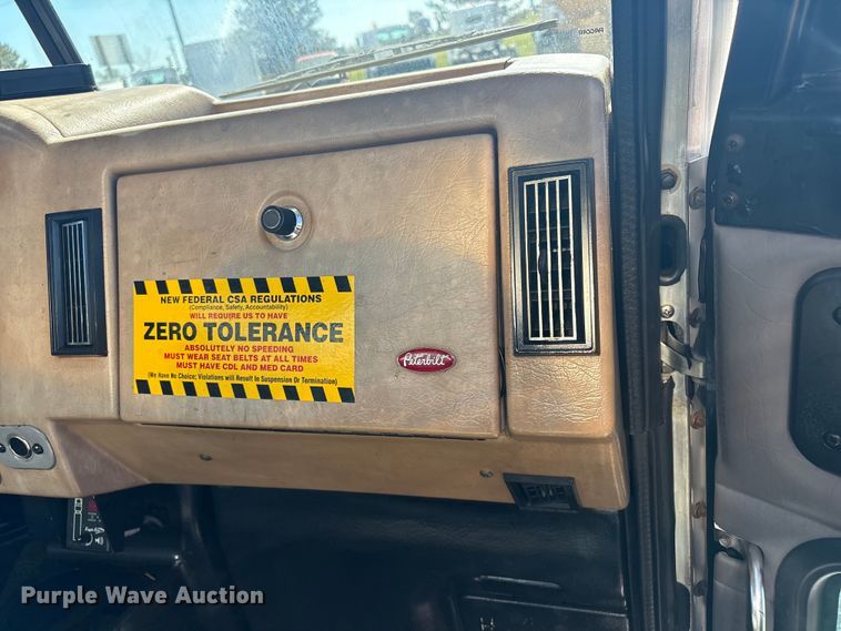 image for item EG8908 2006 Peterbilt 335 water truck