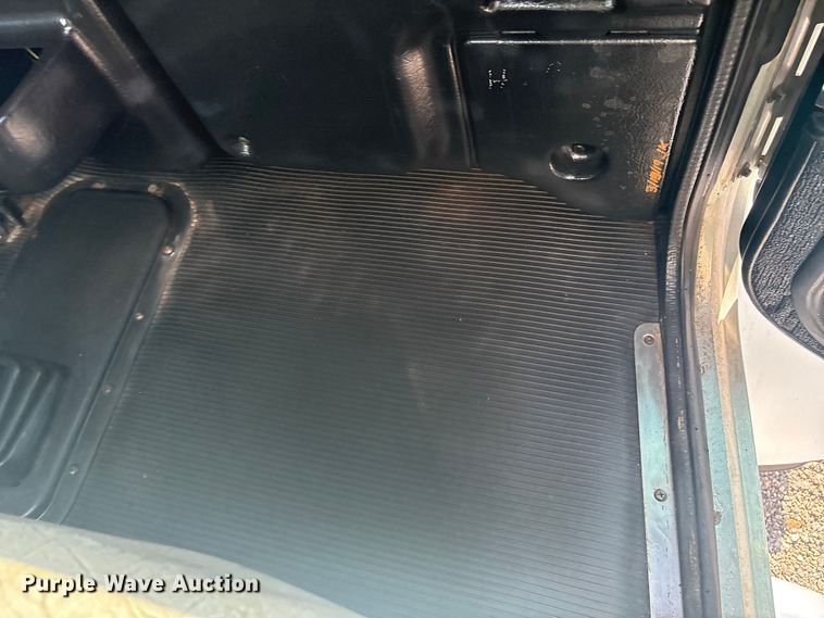 image for item EG8908 2006 Peterbilt 335 water truck