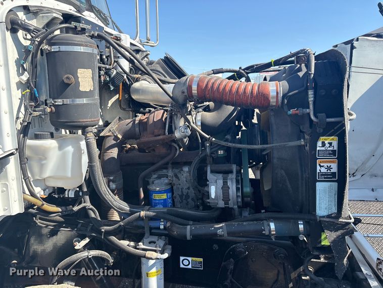 image for item EG8908 2006 Peterbilt 335 water truck