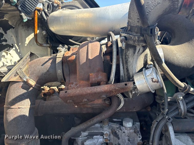 image for item EG8908 2006 Peterbilt 335 water truck