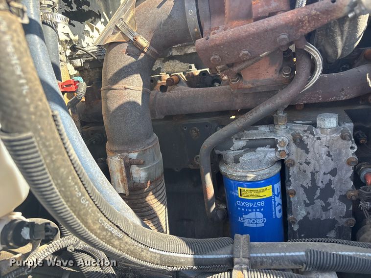 image for item EG8908 2006 Peterbilt 335 water truck