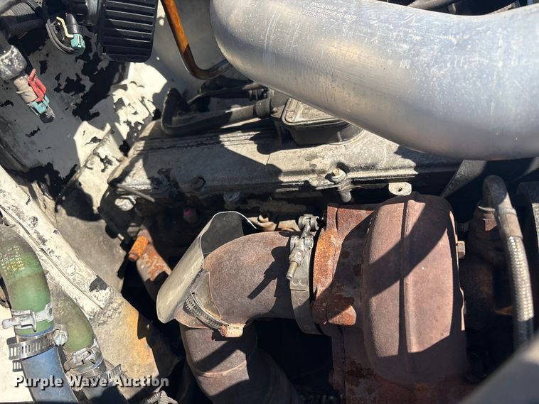 image for item EG8908 2006 Peterbilt 335 water truck