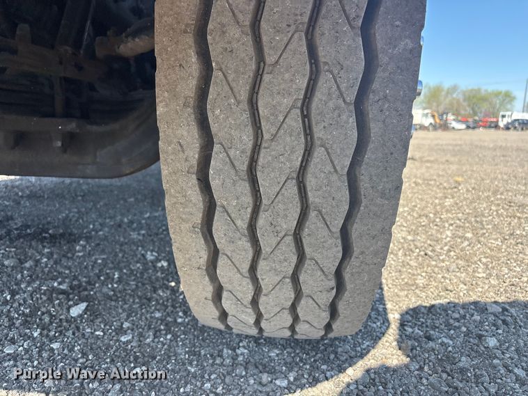 image for item EG8908 2006 Peterbilt 335 water truck