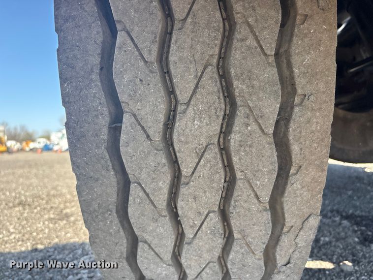 image for item EG8908 2006 Peterbilt 335 water truck