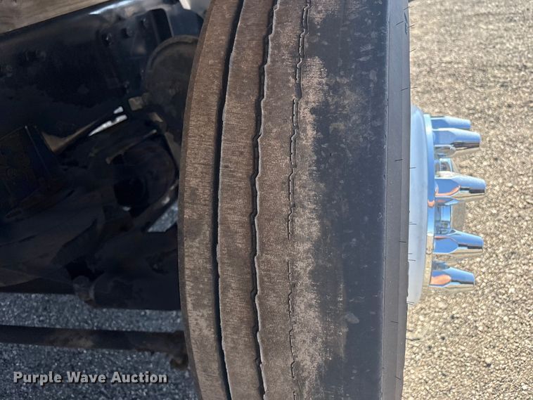 image for item EG8908 2006 Peterbilt 335 water truck