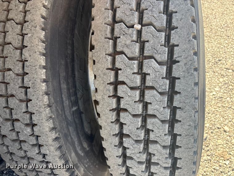 image for item EG8908 2006 Peterbilt 335 water truck