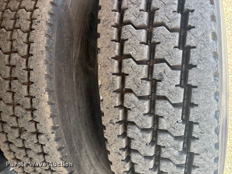 image for item EG8908 2006 Peterbilt 335 water truck