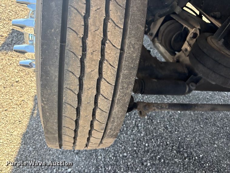 image for item EG8908 2006 Peterbilt 335 water truck