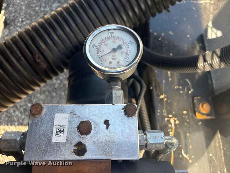 image for item EG8917 2023 Vermeer CV873SGT vacuum excavator