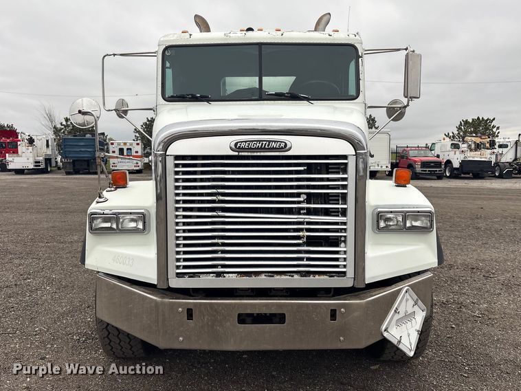 image for item EG8919 2003 Freightliner FLD112 tank truck