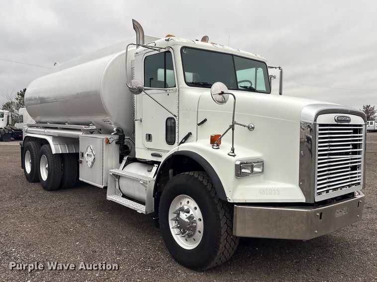 image for item EG8919 2003 Freightliner FLD112 tank truck