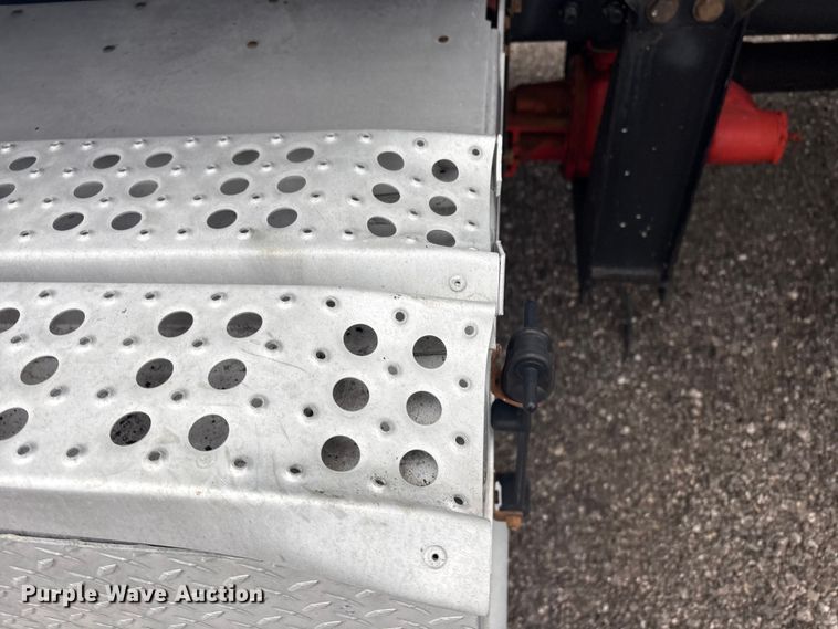 image for item EG8919 2003 Freightliner FLD112 tank truck