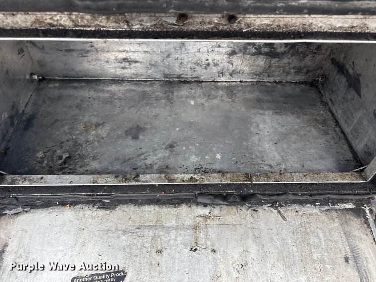 image for item EG8919 2003 Freightliner FLD112 tank truck