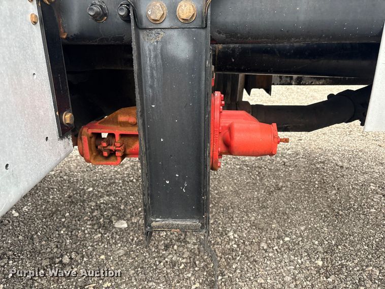 image for item EG8919 2003 Freightliner FLD112 tank truck