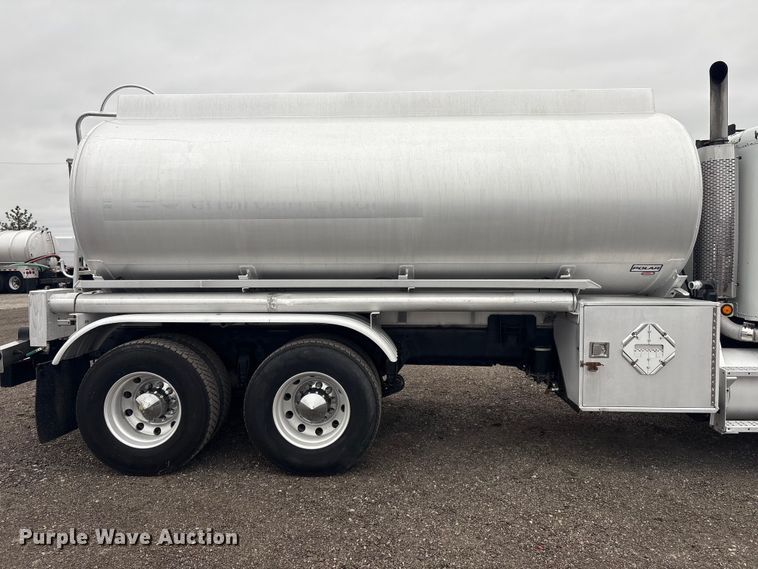 image for item EG8919 2003 Freightliner FLD112 tank truck