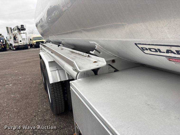 image for item EG8919 2003 Freightliner FLD112 tank truck