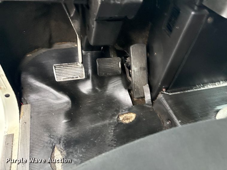 image for item EG8919 2003 Freightliner FLD112 tank truck