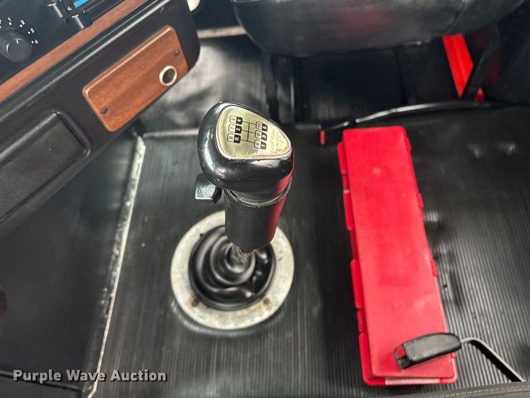 image for item EG8919 2003 Freightliner FLD112 tank truck