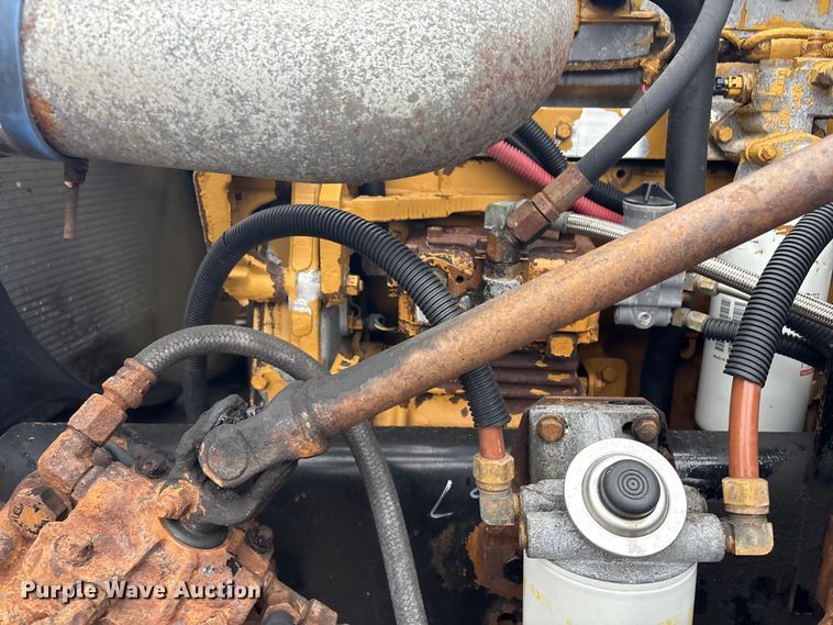 image for item EG8919 2003 Freightliner FLD112 tank truck