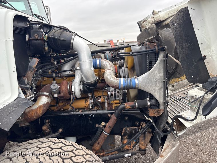 image for item EG8919 2003 Freightliner FLD112 tank truck