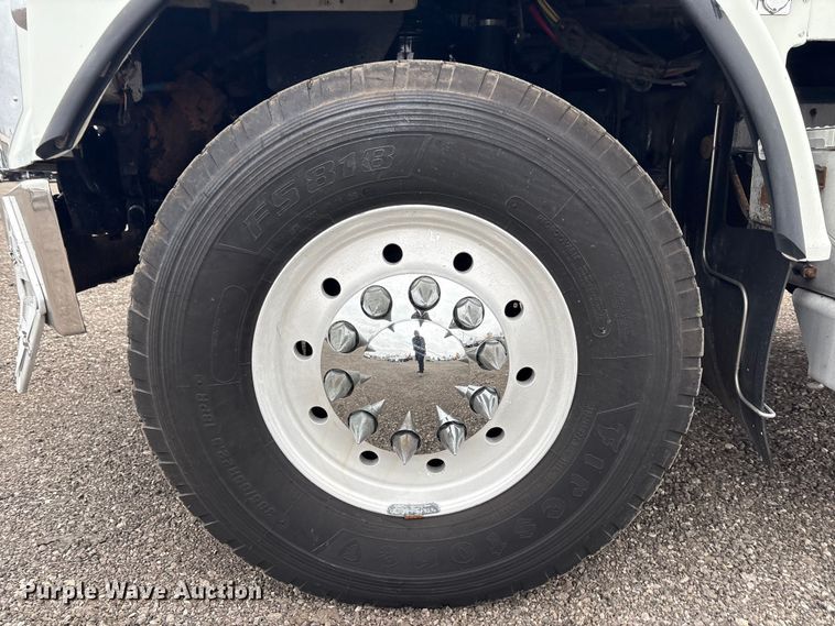 image for item EG8919 2003 Freightliner FLD112 tank truck