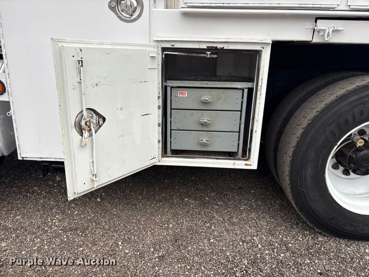 image for item EG8920 2012 Freightliner Business Class M2 crane truck