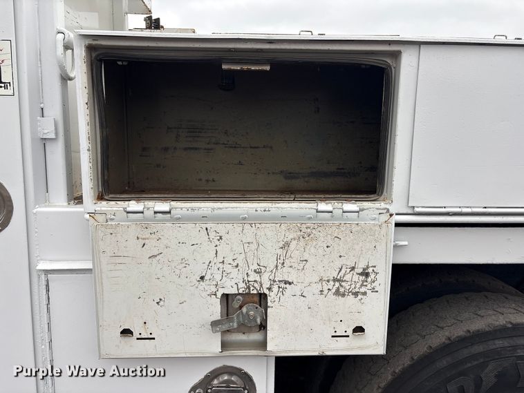 image for item EG8920 2012 Freightliner Business Class M2 crane truck