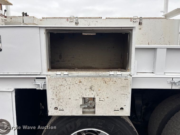 image for item EG8920 2012 Freightliner Business Class M2 crane truck