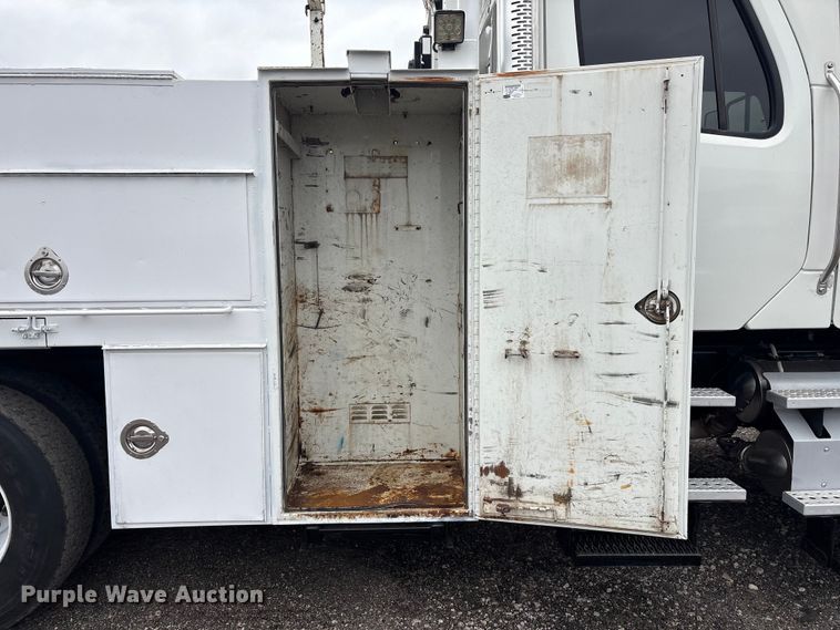 image for item EG8920 2012 Freightliner Business Class M2 crane truck