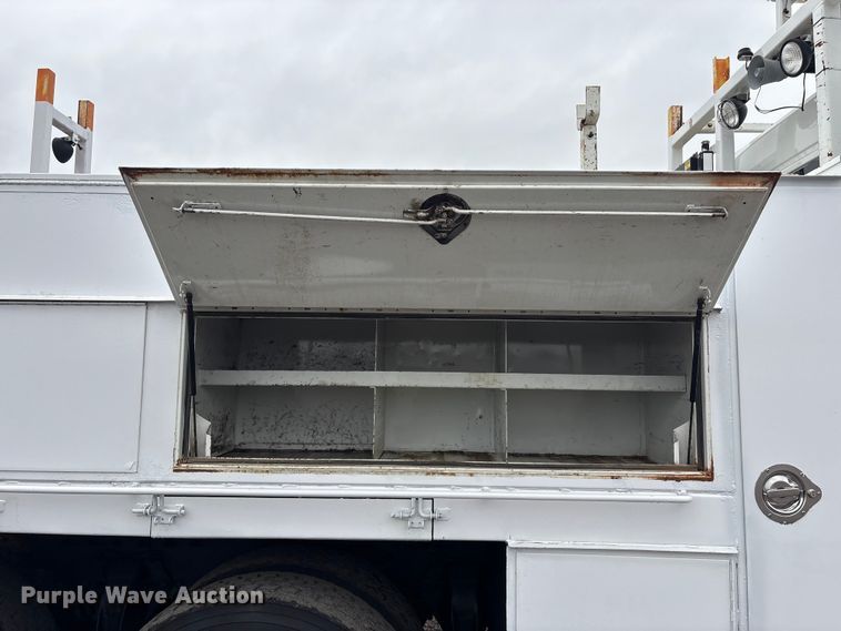 image for item EG8920 2012 Freightliner Business Class M2 crane truck