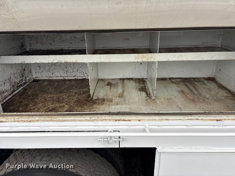 image for item EG8920 2012 Freightliner Business Class M2 crane truck