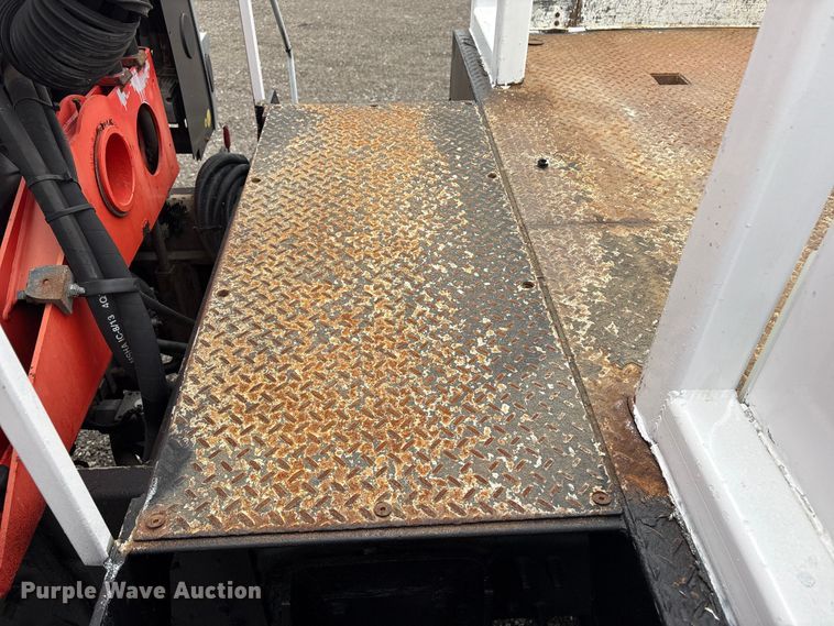 image for item EG8920 2012 Freightliner Business Class M2 crane truck