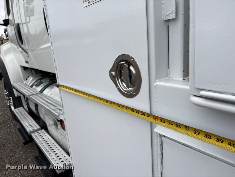 image for item EG8920 2012 Freightliner Business Class M2 crane truck