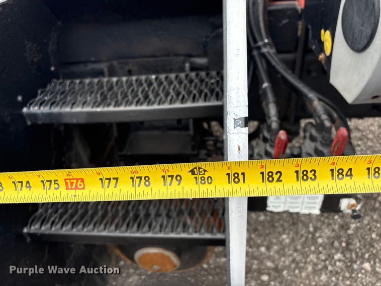 image for item EG8920 2012 Freightliner Business Class M2 crane truck