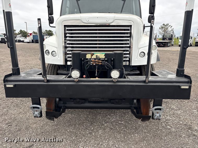 image for item EG8920 2012 Freightliner Business Class M2 crane truck