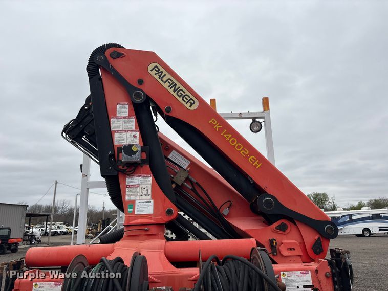 image for item EG8920 2012 Freightliner Business Class M2 crane truck