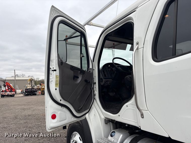 image for item EG8920 2012 Freightliner Business Class M2 crane truck