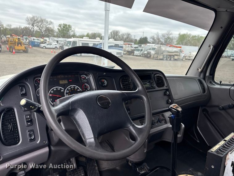 image for item EG8920 2012 Freightliner Business Class M2 crane truck