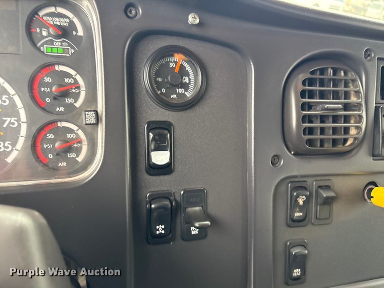 image for item EG8920 2012 Freightliner Business Class M2 crane truck