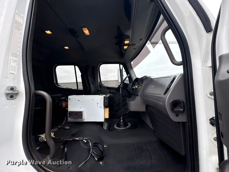 image for item EG8920 2012 Freightliner Business Class M2 crane truck