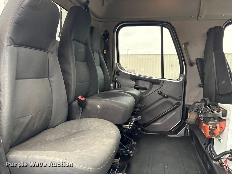 image for item EG8920 2012 Freightliner Business Class M2 crane truck