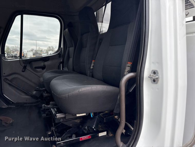 image for item EG8920 2012 Freightliner Business Class M2 crane truck