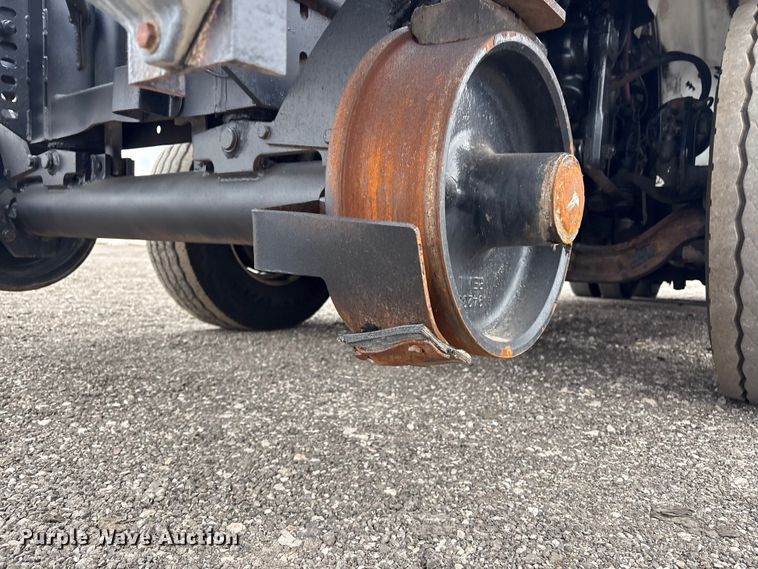 image for item EG8920 2012 Freightliner Business Class M2 crane truck