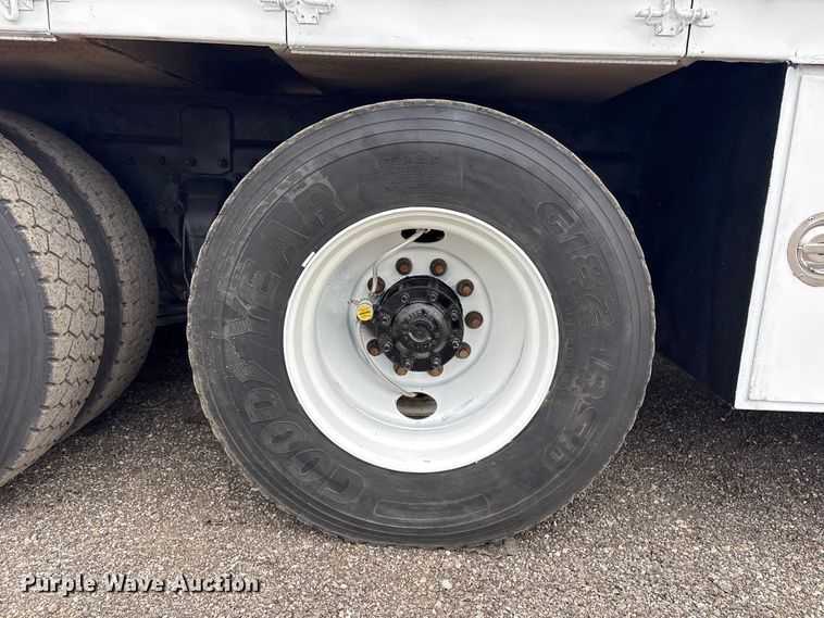 image for item EG8920 2012 Freightliner Business Class M2 crane truck