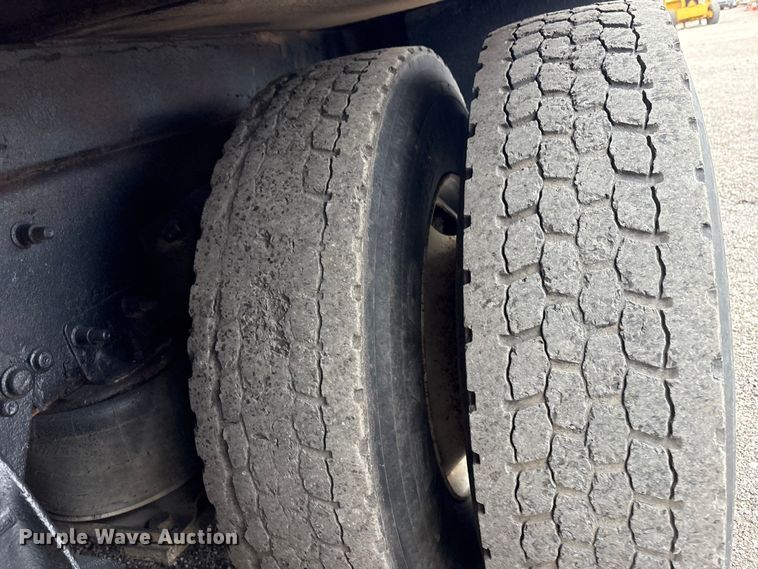 image for item EG8920 2012 Freightliner Business Class M2 crane truck